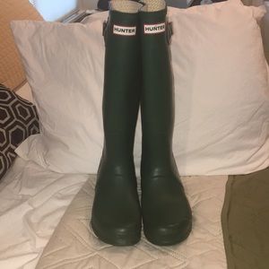 Hunter boots, dark green matte finish